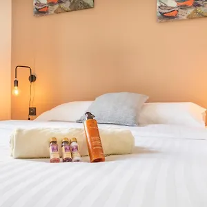 Adira Resid'marseille Vieux-port 2 Etoiles Apartment